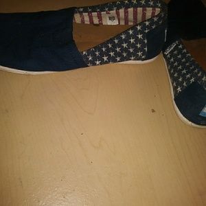 Women's Toms